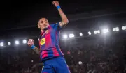 رافينيا يتقدم لبرشلونة أمام ريال بيتيس في الشوط الأول بهدف رائع