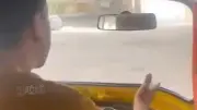 مشادة في توك توك ببلبيس تنتهي بتصرف متهور من السائق ويثير غضب الأهالي