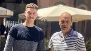 بسام راضي يكرم مواطناً مصرياً وابنه بعد إلقاء القبض على منفذ مذبحة مودينا