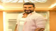 أحمد سعد يهنئ السيدة انتصار السيسي بعيد الأم: شرف وفخر لنا اهتمامك بأولادنا