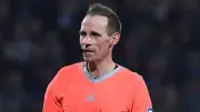 من هو الحكم الألماني ساشا ستيجمان الذي أدار مباراة الزمالك وسيراميكا؟