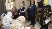 نائب رئيس جامعة عين شمس يتفقد امتحانات الفصل الثاني بكلية البنات