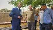 تركيب مقاعد خشبية بكورنيش الجامعة في أسيوط لراحة المواطنين