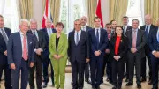 وزير الخارجية يبحث مع مسؤولين بريطانيين تعزيز العلاقات والاستثمارات