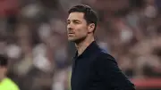 الهدف الأكبر في مهب الريح: ألونسو وبرشلونة يهددان ثورة التيكو مدريد الدفاعية