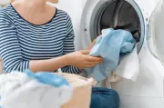 أخطاء شائعة ترتكبها العروس الجديدة مع غسالة الملابس