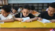 مدبولي يشاهد فيديو عن القراءة والكتابة بالتعاون مع اليونيسف