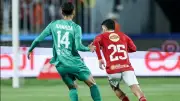 الأهلي يتقدم على المصري بهدف في الشوط الأول رغم النقص العددي
