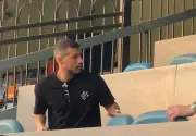 طارق حامد يؤازر الزمالك من مدرجات ستاد القاهرة في مواجهة سيراميكا