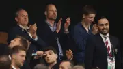الأمير ويليام يزين ليلة تتويج أستون فيلا بالدوري الأوروبي