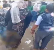 بسبب هروبه المتكرر من المدرسة.. أم تقيد ابنها بسلسلة حديدية في شبرا الخيمة