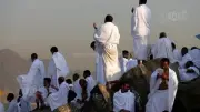 الإفتاء توضح حكم تجاوز الميقات بدون إحرام للقادم عبر الطائرة