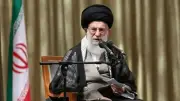 خامنئي يرفض نقل اليورانيوم عالي التخصيب خارج إيران رغم الضغوط