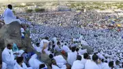 أزهريان يحذران: التصوير في الحج ينقص الأجر ويشغل عن العبادة