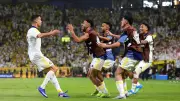 النصر يتوج بطلاً لدوري روشن السعودي بعد فوز مثير على ضمك