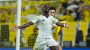 شاهد هدف ساديو ماني الرائع في مرمى ضمك بتتويج النصر بلقب الدوري السعودي