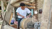 قصة عم محسن أشهر عامل في سن السكاكين بالسيدة زينب استعدادا لعيد الأضحى