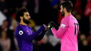 أليسون بيكر: محمد صلاح أسطورة خالدة في تاريخ ليفربول ورمز للالتزام