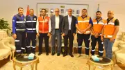 محافظ أسيوط يكرم طاقم إسعاف خاطر بحياته لإنقاذ عامل من بئر صرف صحي