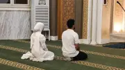 عروسان يصليان ركعتين ويتبرعان لمركز القلب في مشهد مؤثر بالمنيا