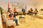 محافظ أسيوط يكرم أبطال مهمة إنقاذ عامل من الموت بصورة مؤثرة