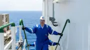 وزير البترول يتفقد بدء الحفر بحقل نرجس للغاز بالبحر المتوسط