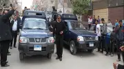 ضبط عاملين تعديا على شاب بعد اعتراضه على مضايقتهما لسيدة بالموسكي