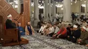 ليالي الذكر والابتهال تتواصل بمسجد الإمام الحسين في خامس ليالي العشر المباركات