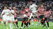 جماهير ريال مدريد تودع ألابا بتكريم مميز ورفع المقاعد في البرنابيو