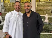 تامر عاشور وعمرو ووهبة يؤديان مناسك الحج في صور جديدة