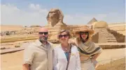 عمرو أديب يشيد بزيارة جيسون ستاثام للأهرامات ويصفها بالحدث العالمي