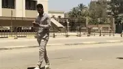 وصول شاب ميت عاصم لمحكمة بنها للنطق بالحكم في قضية ارتداء ملابس نسائية