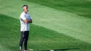 مساعدو ريبيرو يطالبون براتب عام من الأهلي بداعي الحق الأدبي