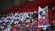 جماهير ليفربول تودع صلاح وروبرتسون بتيفو استثنائي في مباراة برينتفورد