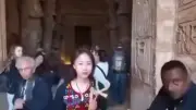 حارس معبد أبو سمبل يعلق لأول مرة على انتشار فيديو تصوير السائحة الآسيوية