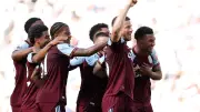 أستون فيلا يحرم الدوري الإنجليزي من مقعد سادس في دوري الأبطال