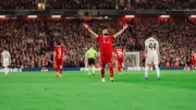 حفيظ دراجي يصف وداع جماهير ليفربول لمحمد صلاح بأنه يليق بالملوك