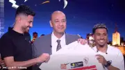 بيزيرا والونش يهديان عمرو أديب تيشيرت الزمالك بعد الفوز بالدوري