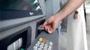 نائب برلماني يطالب بحل أزمة ازدحام ماكينات الصراف الآلي وتوفير السيولة