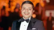 محمد هنيدي يؤدي مناسك الحج ويشارك جمهوره صوراً من رحلته الإيمانية