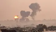 شهداء ومصابون في قصف للاحتلال استهدف سيارة مدنية غربي خان يونس