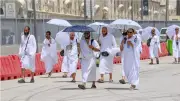 ضيوف الرحمن يؤدون ركن الحج الأعظم على صعيد عرفات في أجواء إيمانية