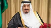 الملك سلمان يشكر الله على خدمة الحرمين ويهنئ بالعيد