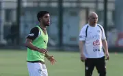 إبراهيم حسن يثير القلق بشأن مشاركة نجم منتخب مصر في ودية روسيا