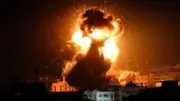 ثلاثة انفجارات تهز مدينة بندر عباس جنوب إيران في حادثة غامضة