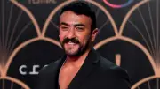سيدة تداعب أحمد العوضي في عين شمس: مش عارفة أتصور معاك من الزحمة أوعى اسكت فيديو