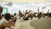 رحلة جمرات الحجاج بعد الرمي: من الحصى إلى التخلص الآلي