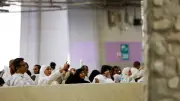 كيفية رمي الجمرات للمتعجلين في الحج وحكم التأخر عن الخروج