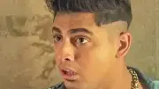 كروان مشاكل يقبع خلف القضبان.. كيف قاده فيديو المنديل إلى الحبس؟