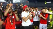 تامر حسني يحتفل مع منتخب مصر بعد الفوز على روسيا في كأس العاصمة الجديدة